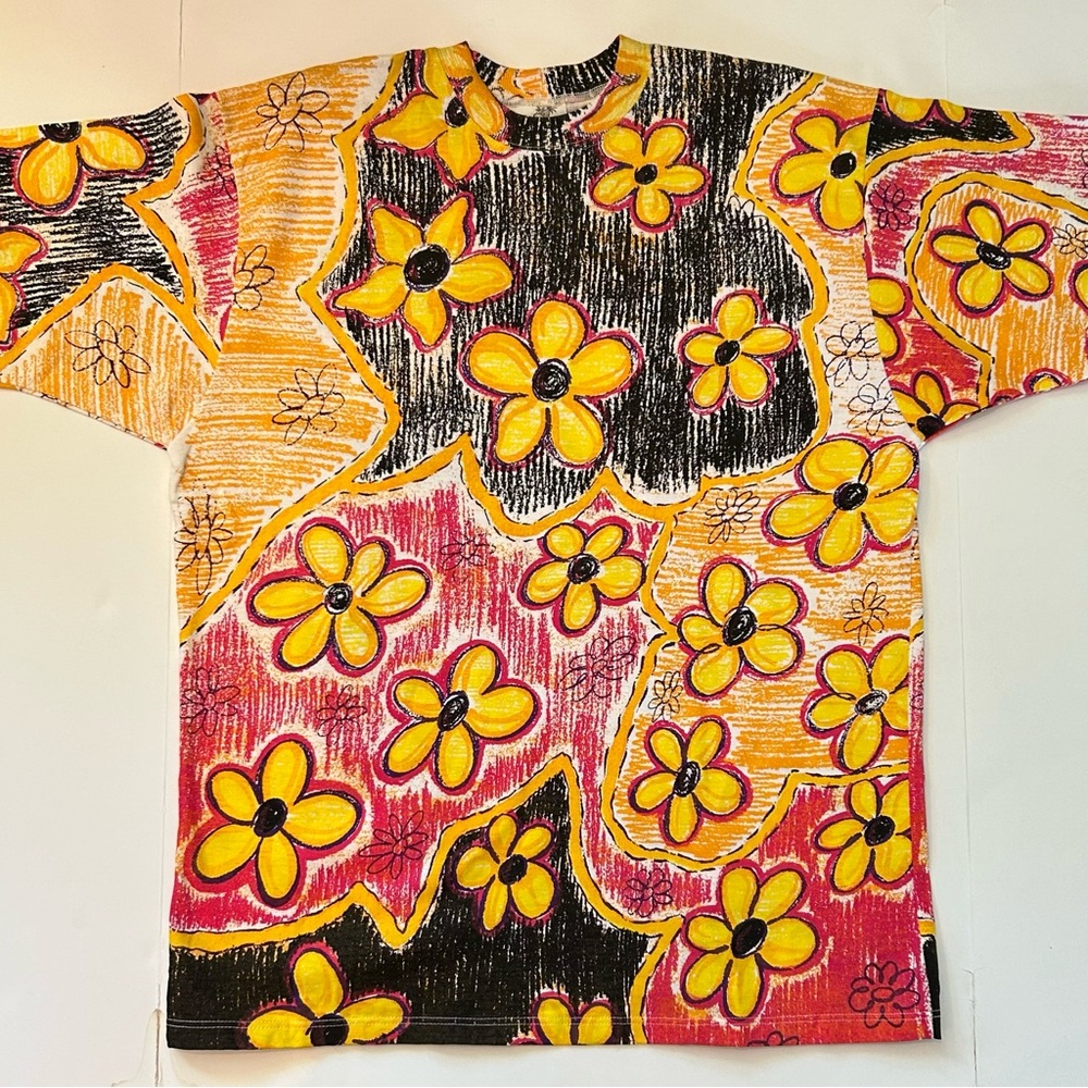 NEW 90’s VINTAGE GEOMETRIC SHORT SLEEVE T-SHIRT